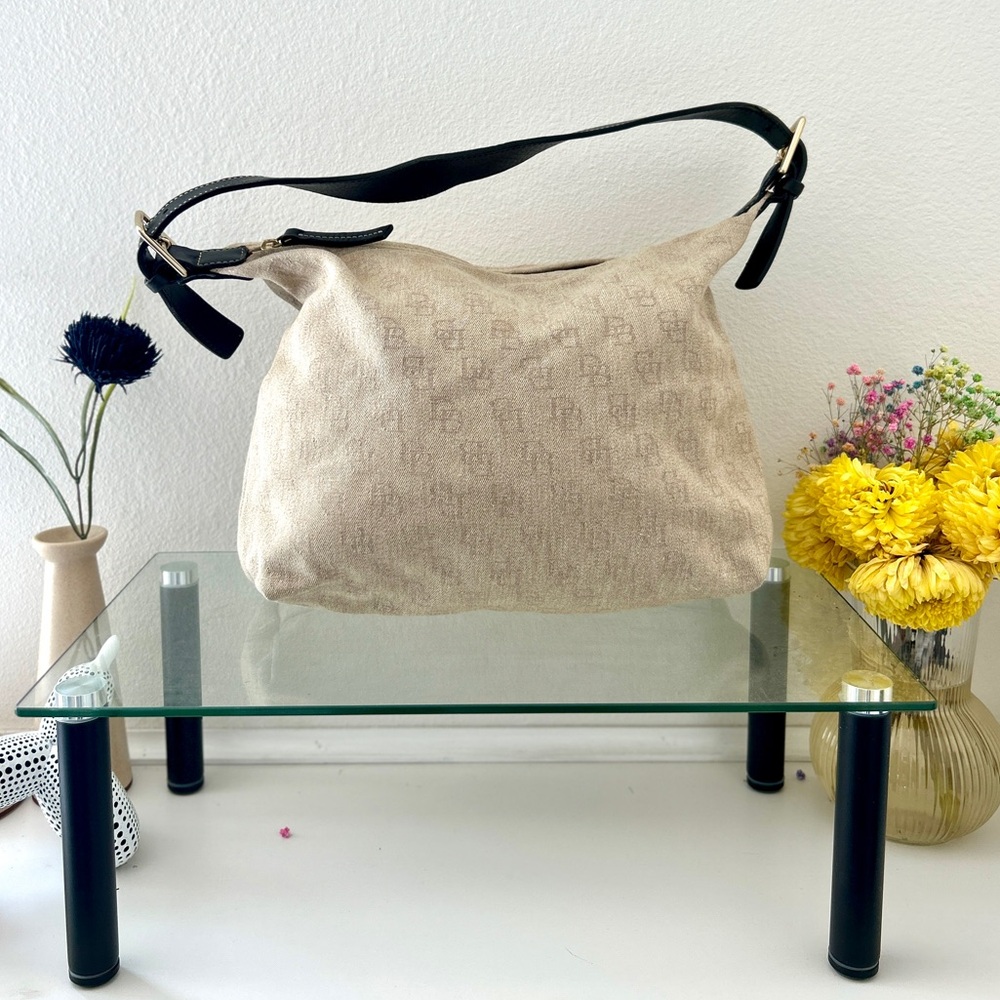 Beautiful Vintage Dooney & Bourke Tan Hobo Bag